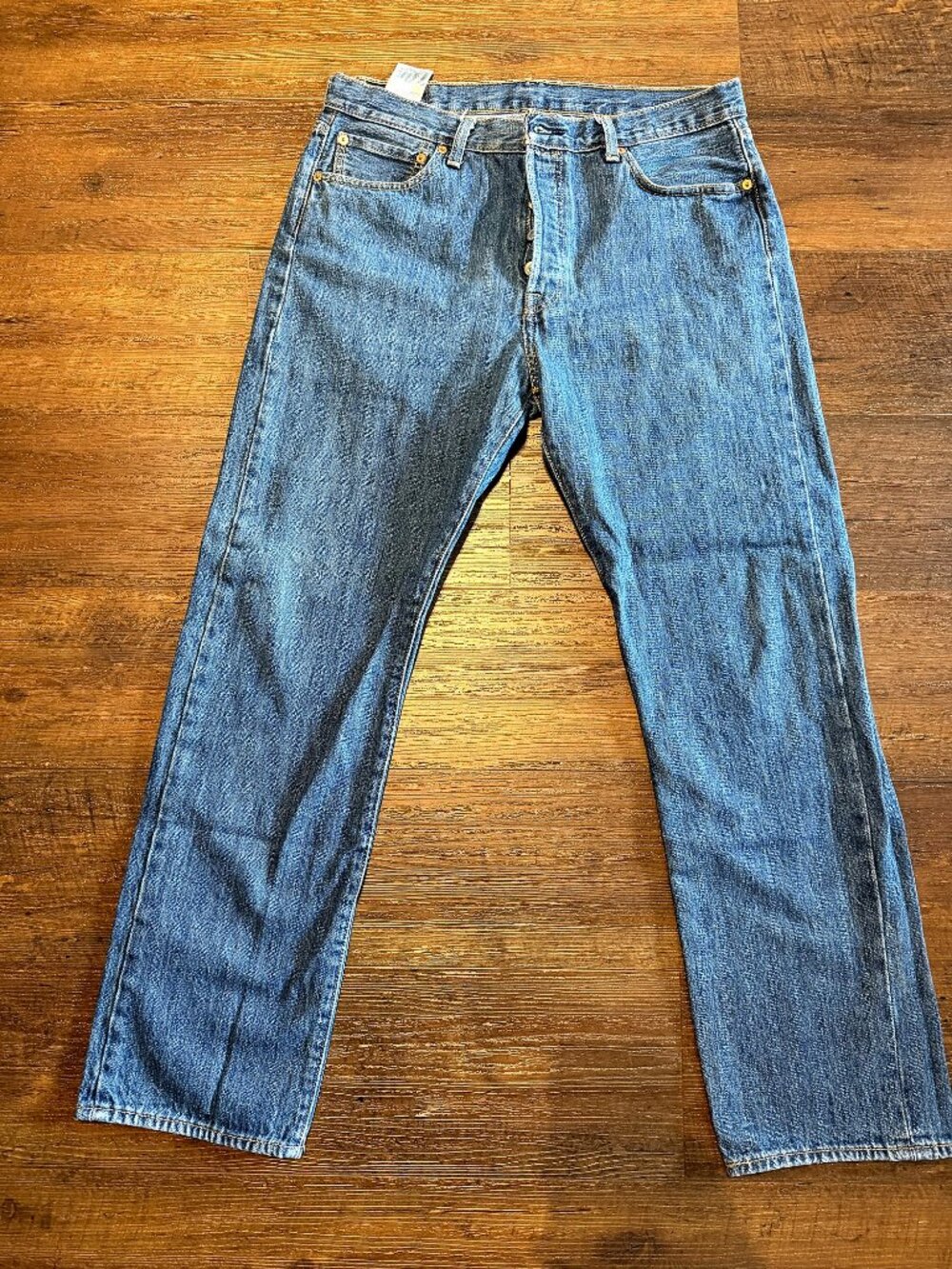 Levis 501 Original Fit Mens Jeans W34 L32 Medium Wash Button Fly Like New